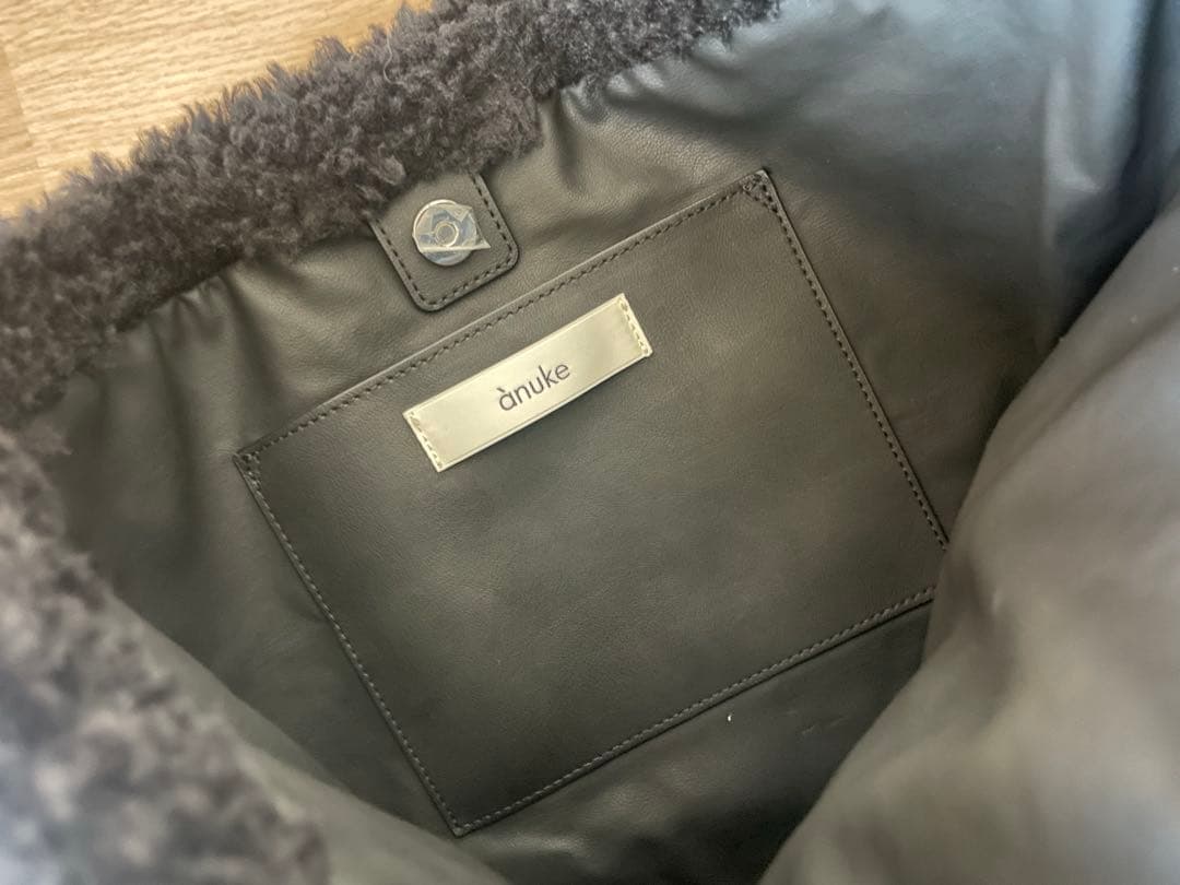 ジ*〜様 アンヌーク　anuke 黒いファーショルダーバッグ