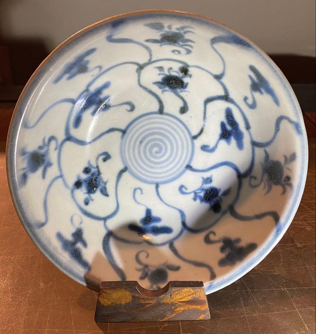 福建省徳化窯　染付絵皿　鑑賞台付 　 　　沈船品　ヴィンテージ　レア ・台湾茶器