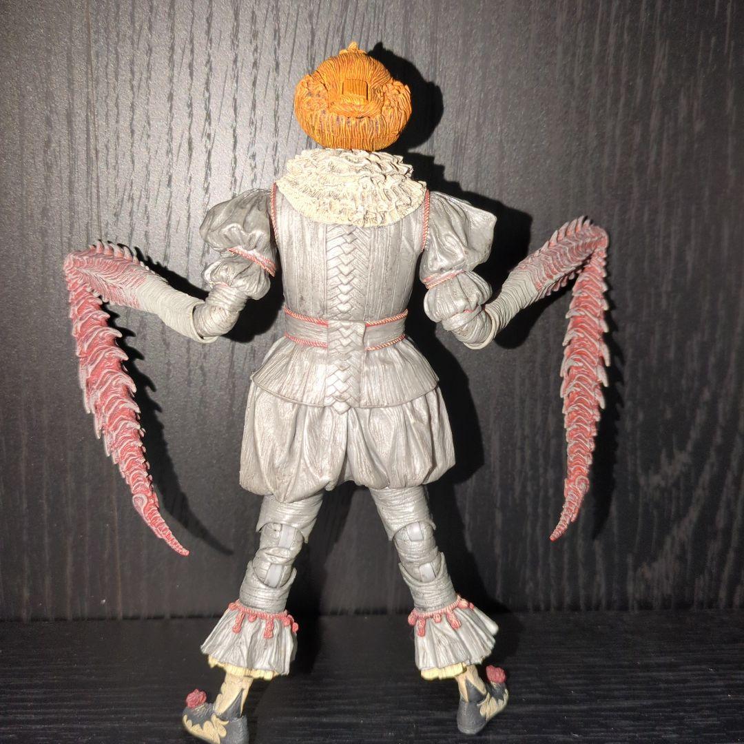 ペニーワイズネカフィギュア