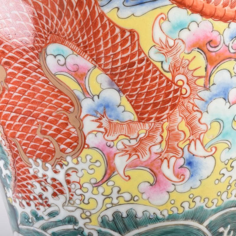 中国　大清乾隆年製　粉彩　雲龍花草魚文瓶　梅瓶　C　7020A