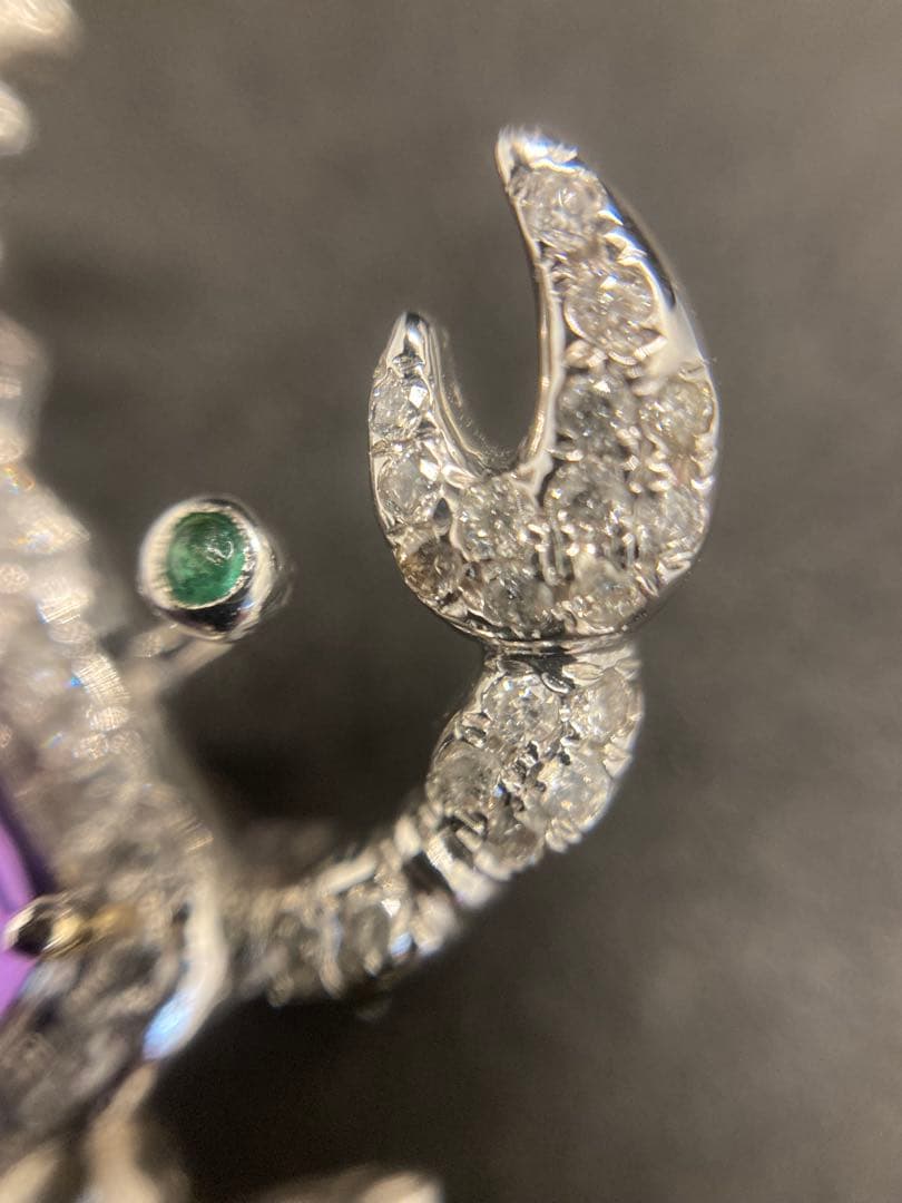 K18WG ダイヤ 蟹モチーフ ブローチ エメラルド アメジスト