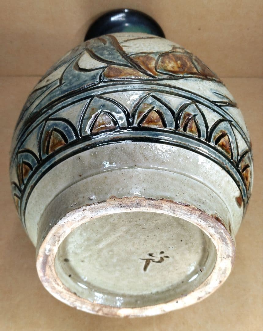 【本物保証】金城次郎 海老魚紋花瓶(海老2魚2）共箱 栞 人間国宝 美品 壷屋焼