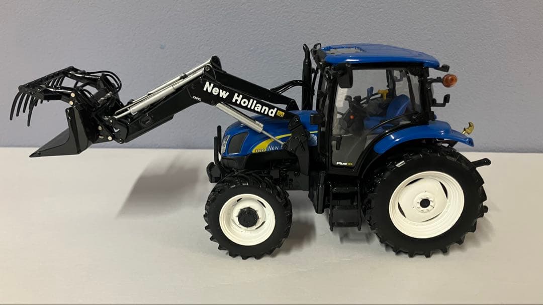 ユニバーサルホビー　New Holland T6020+750TL 1/32