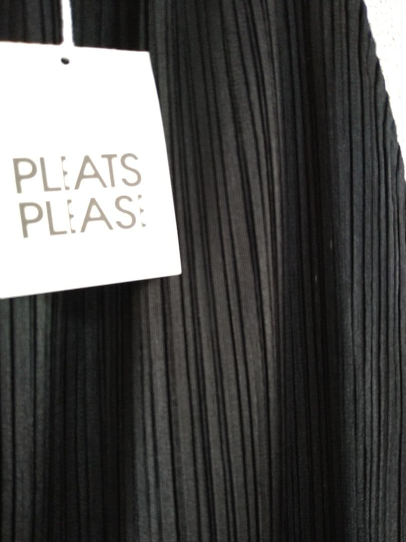 プリーツプリーズ サルエルパンツ　黒　ブラック　イッセイミヤケ