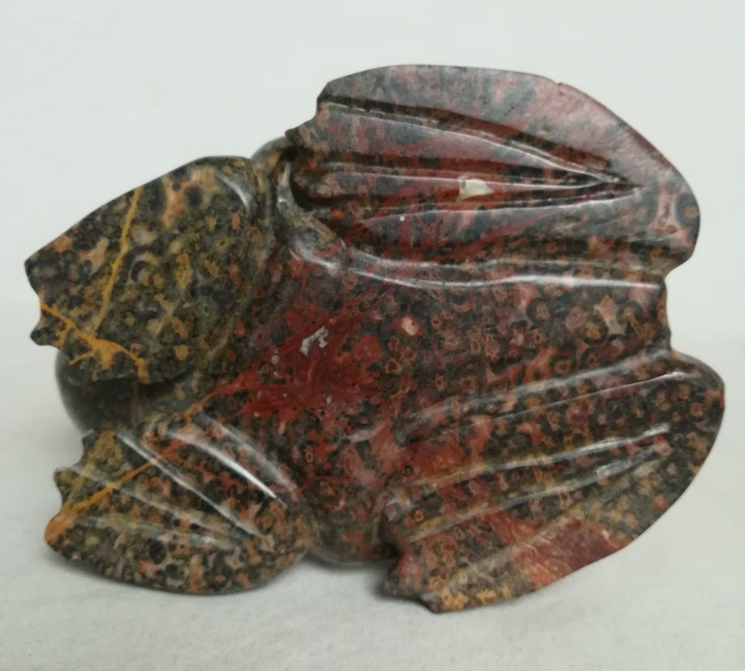 天然石　置物　カエル　蛙　台座付き