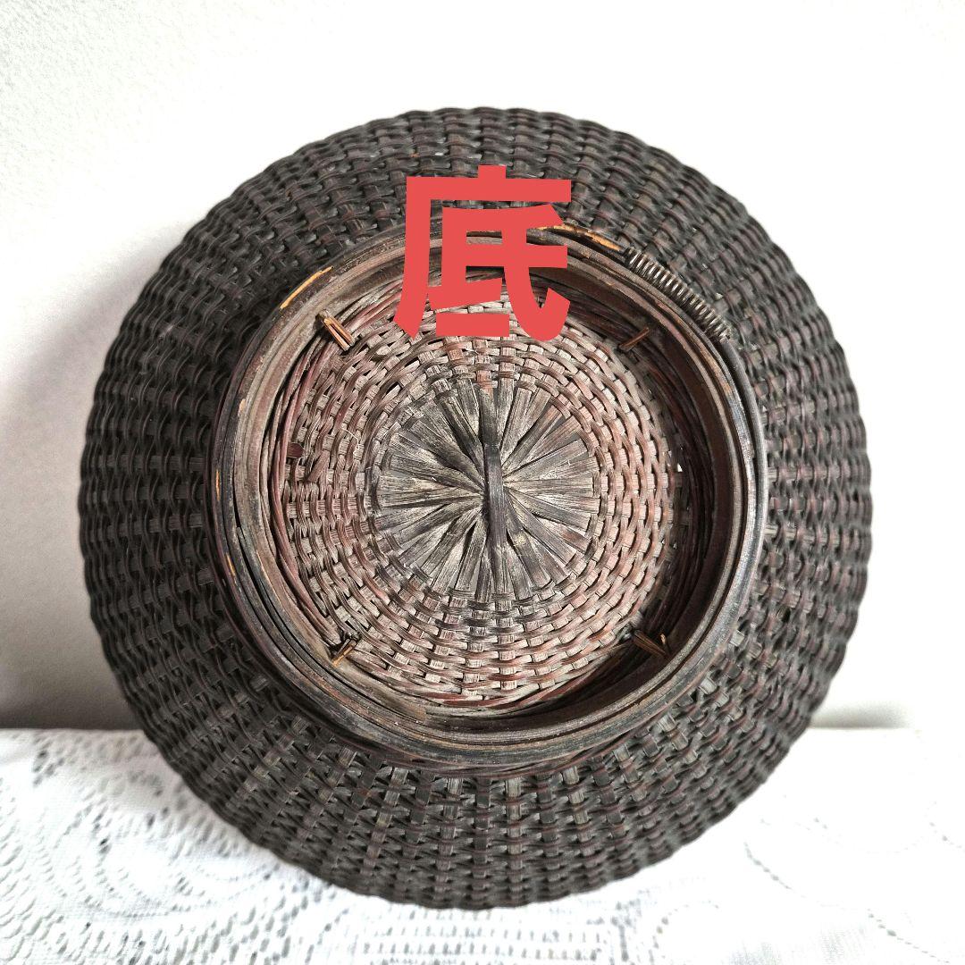 竹の編み込み花入れ