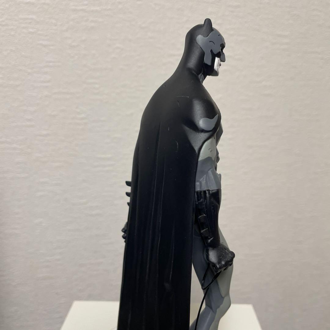 ＤＣバットマン ブラック＆ホワイト フィギュア マイク・ミニョーラ スタチュー