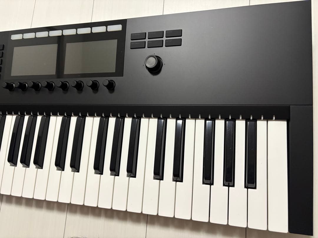 KOMPLETE KONTROL S49 MK2 MIDIキーボード