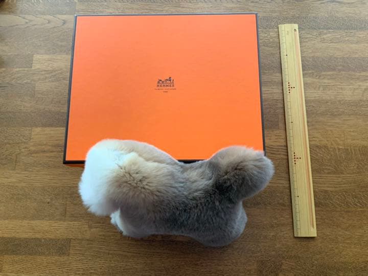 エルメスの子供向け(鈴入りなので振ると鳴ります)ぬいぐるみです。