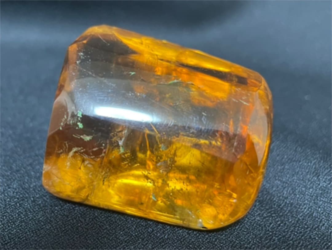 インペリアルトパーズ　710ct 未鑑定　色石