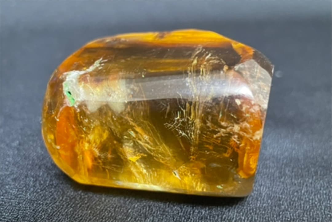 インペリアルトパーズ　710ct 未鑑定　色石