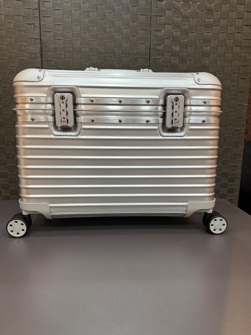 【極美品】RIMOWA リモワ PILOT パイロット スーツケース 31L