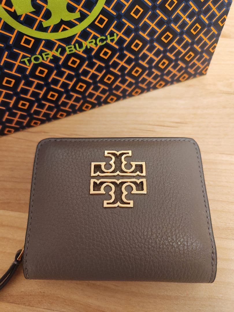 [人気色]Tory Burch 二つ折り財布