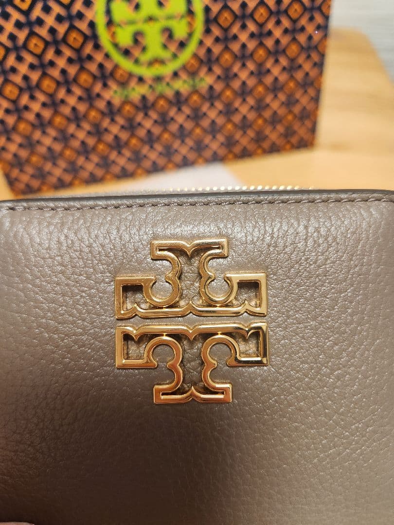 [人気色]Tory Burch 二つ折り財布