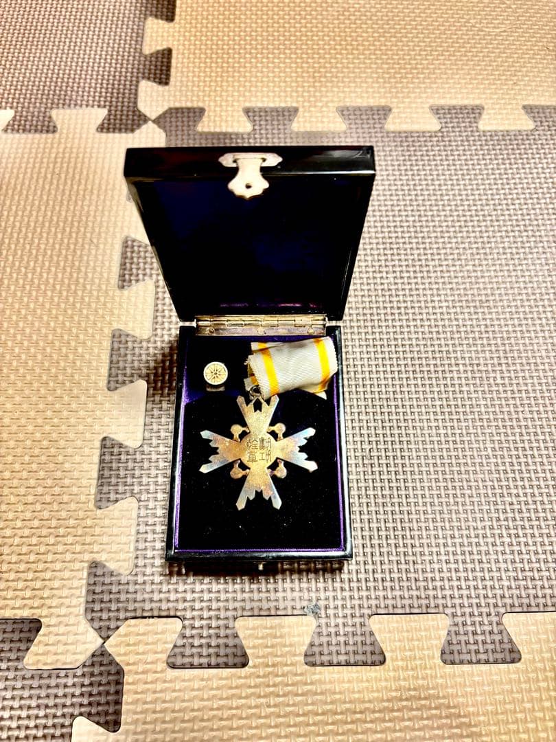 極美品 本物　勲三等瑞宝章 略綬 箱付 旧日本軍 勲章　記章　徽章　紀章