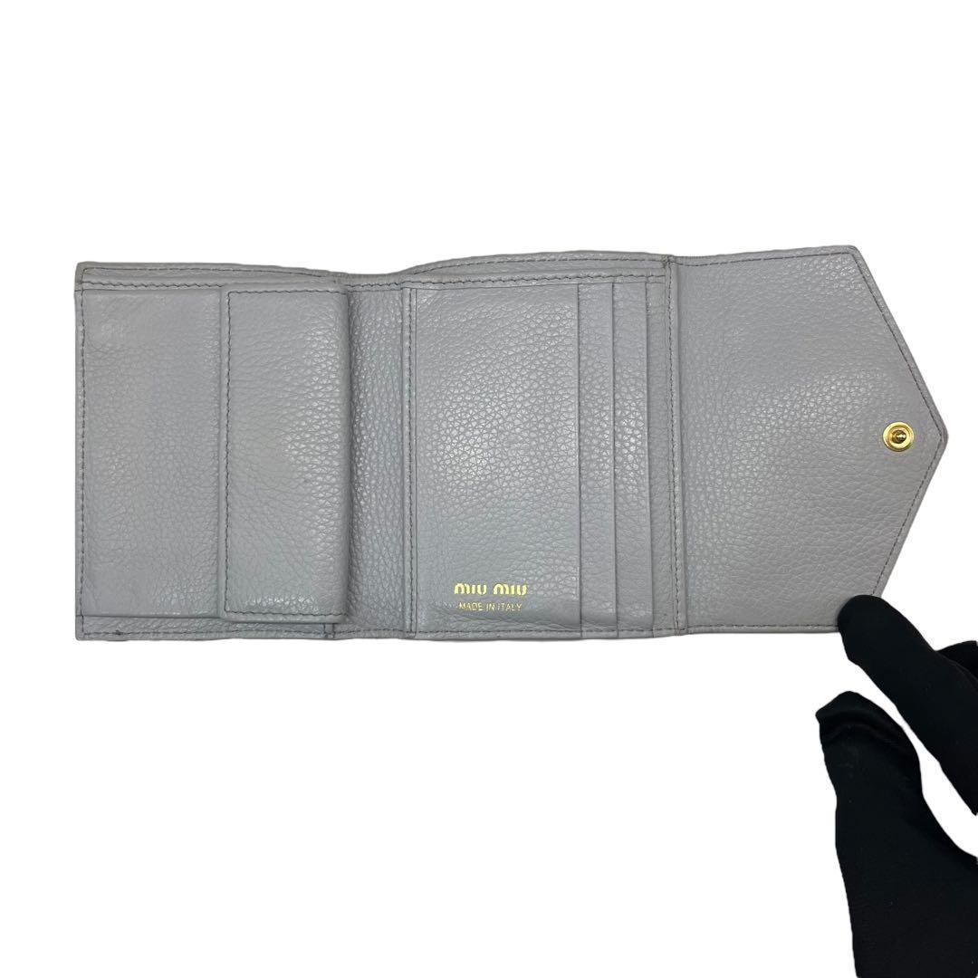 レア✨ミュウミュウ 三つ折り財布 ヴィッテロダイノ ロゴ金具 グレー レザー