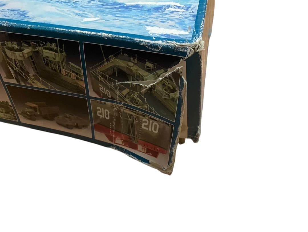 Revell 1/144 アメリカ海軍 中型揚陸艦 05123 未組立