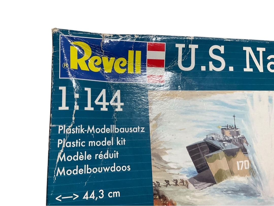 Revell 1/144 アメリカ海軍 中型揚陸艦 05123 未組立
