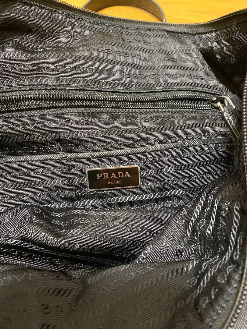 ヤマヒロ　PRADA ブラック ショルダーバッグ