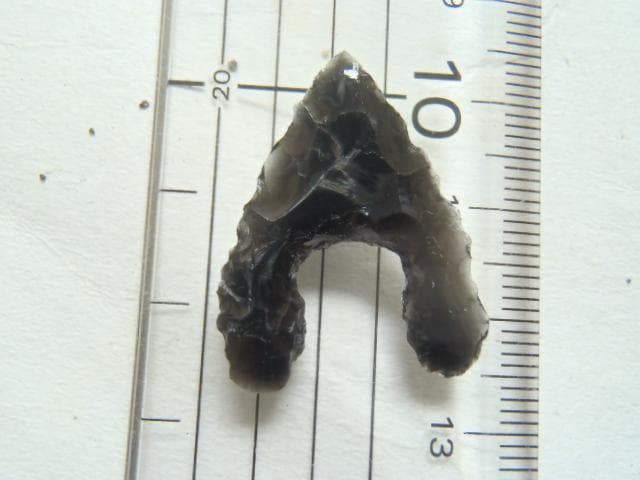 精密加工された 石器 北海道十勝産黒曜石　　149