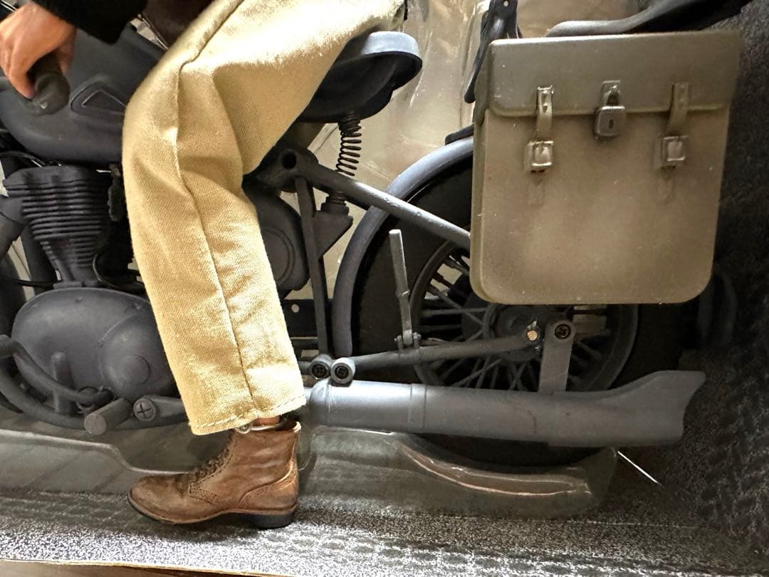 【ジャンク】 スティーブ・マックイーン 映画 大脱走　フィギュア