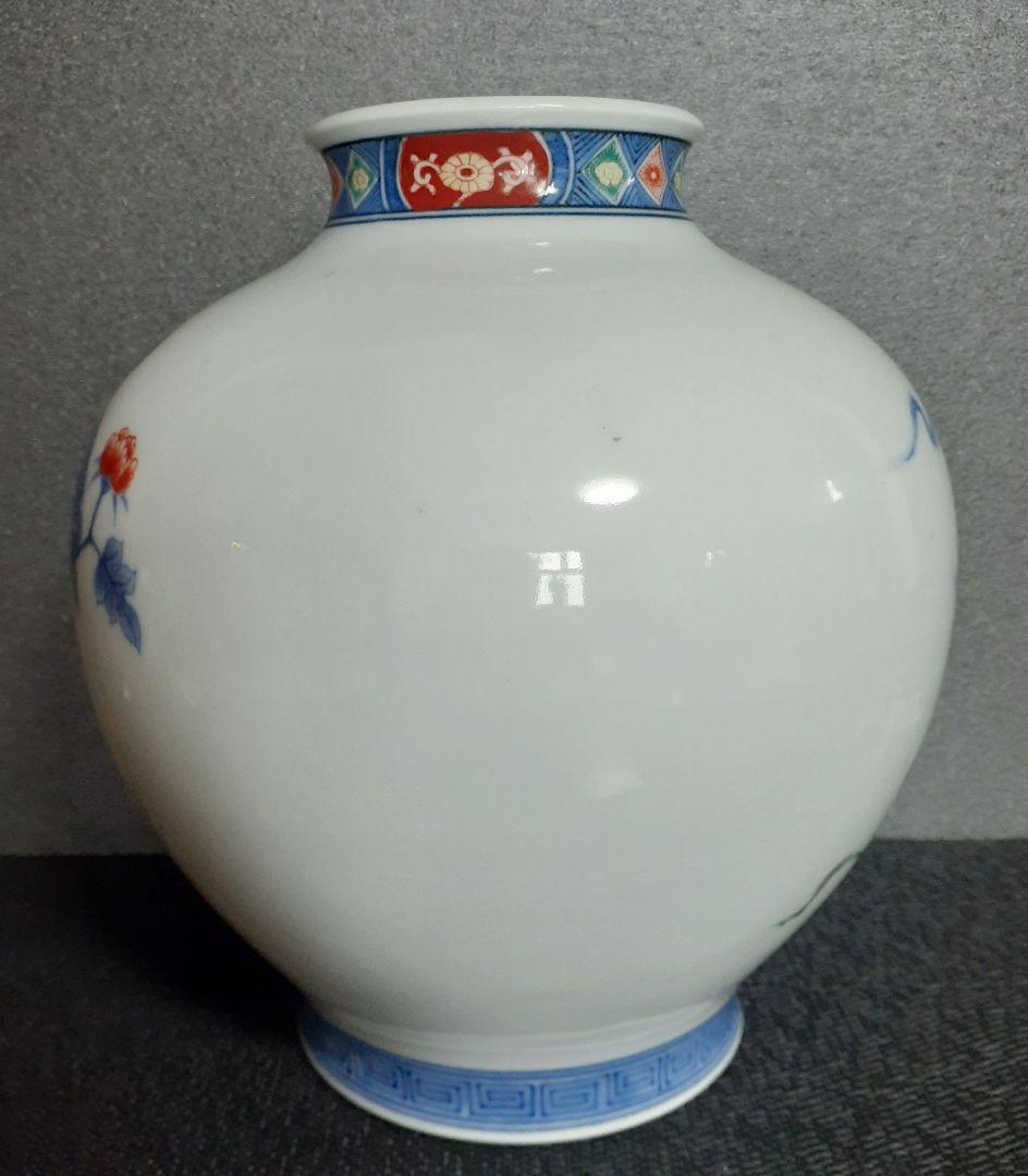 【真作保証❗️】【十二代酒井田柿右衛門】染錦　獅子に七宝文　H.22.4cm花瓶