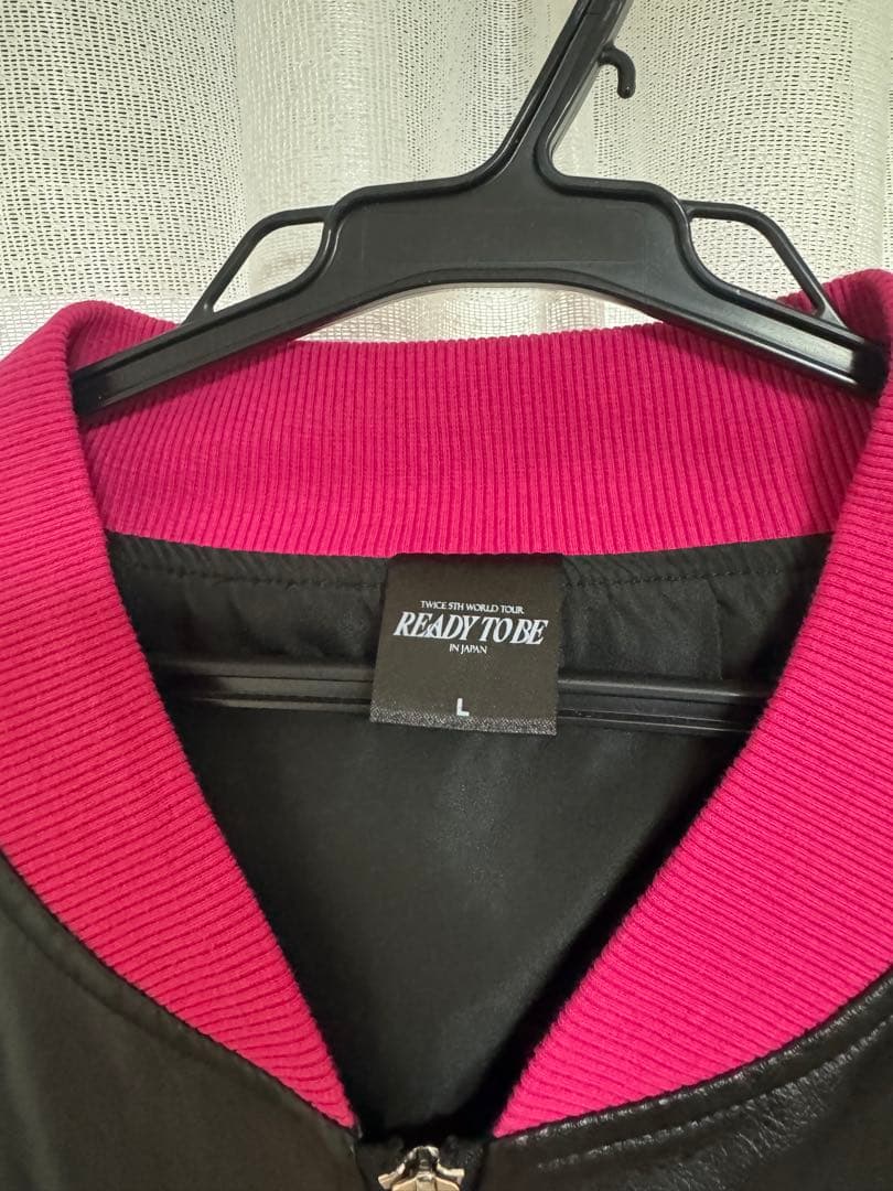 【TWICE】-完売品- READY TO BE スタジャン/Lサイズ