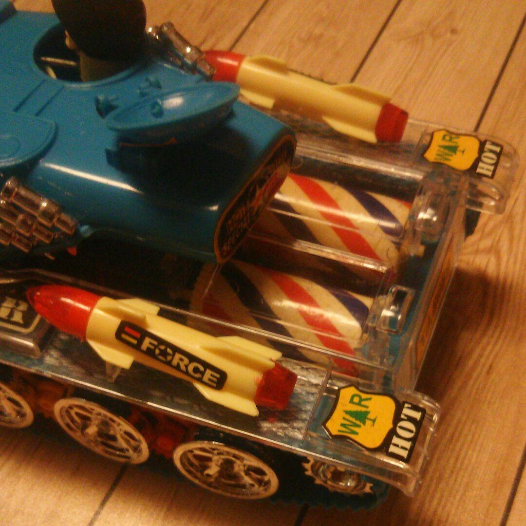 透明戦車 スーパータンク スケルトン JIN LI