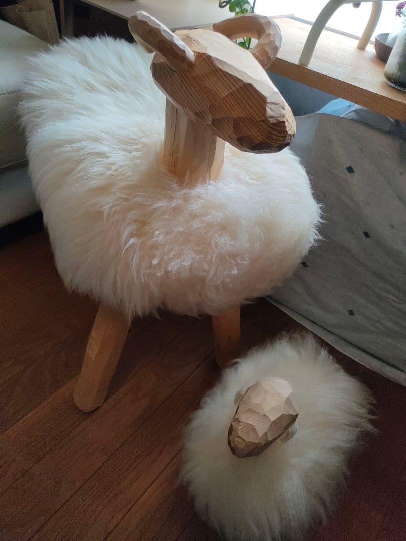 羊　スツール　北欧　羊の形のファースツール　アクタス 子羊とペア！