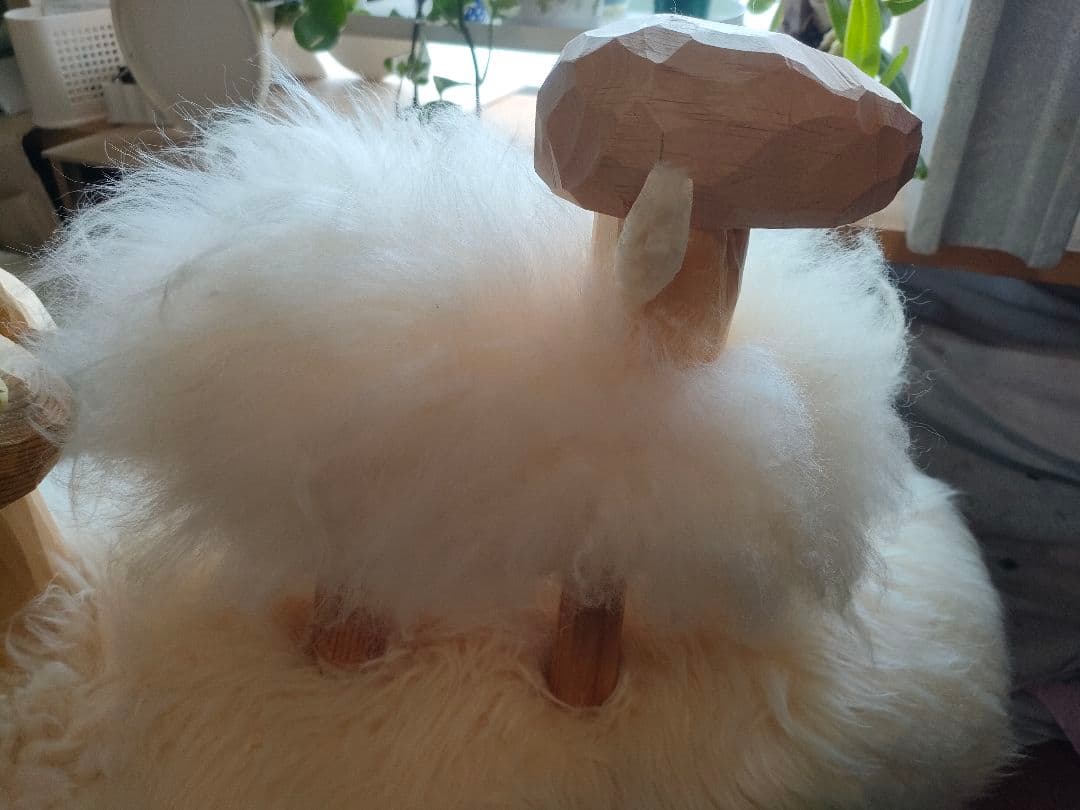 羊　スツール　北欧　羊の形のファースツール　アクタス 子羊とペア！