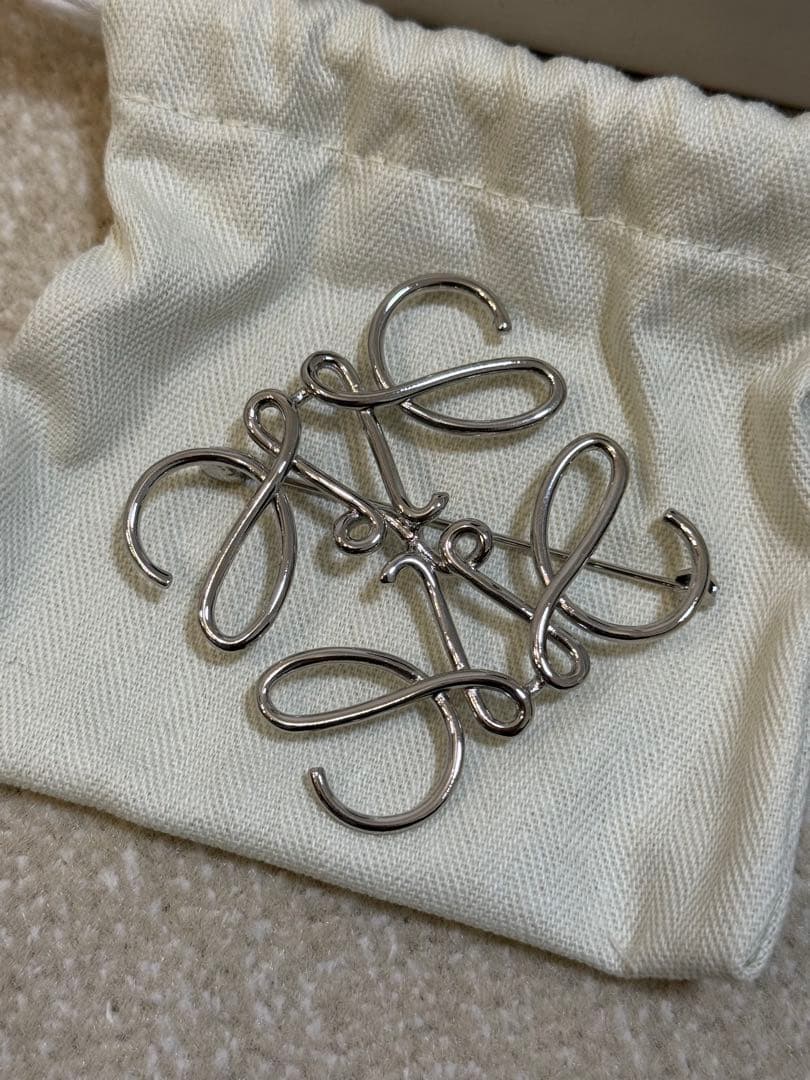 ロエベ　LOEWE ブローチ　正規品　未使用