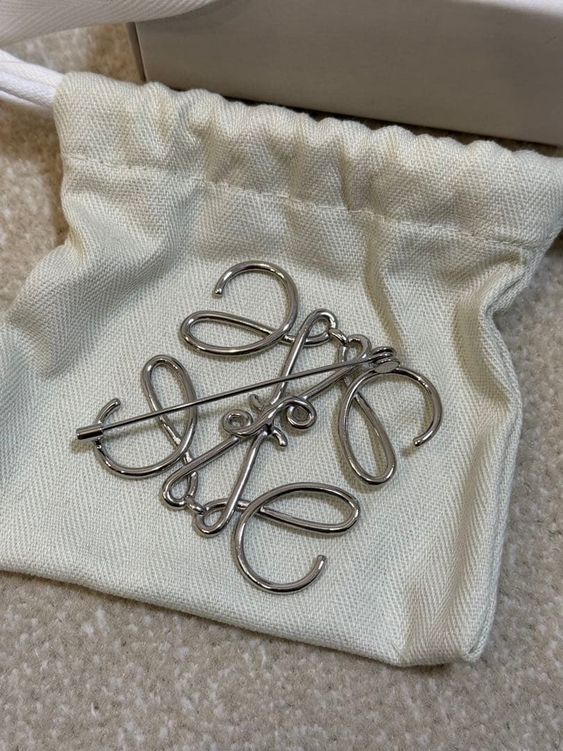 ロエベ　LOEWE ブローチ　正規品　未使用