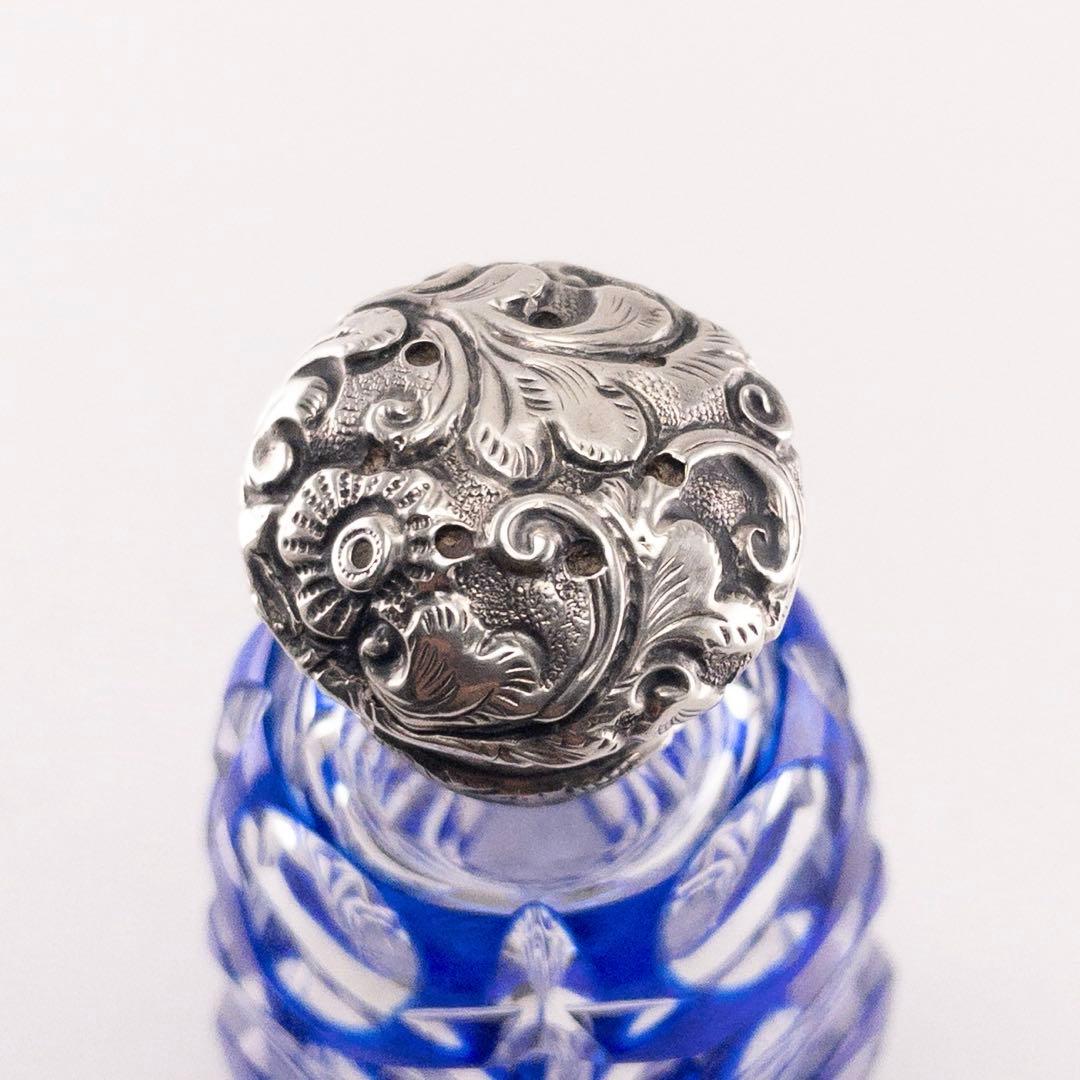 英国製 純銀蓋 19世紀 アンティーク ブルー カットグラス 香水瓶