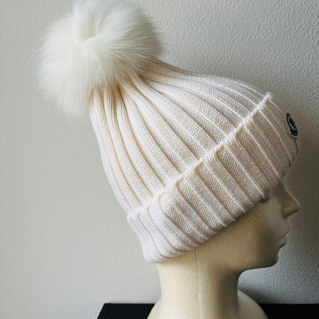 モンクレール　ニット帽　ホワイト ポンポン付き ニット帽