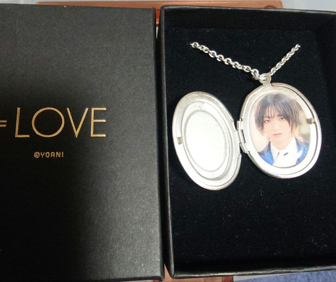 は*か様 ＝Love イコラブ　野口衣織 祝祭　ロケットペンダント