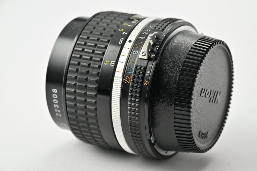 ニコン Ai Nikkor 24mm F2S フード付き