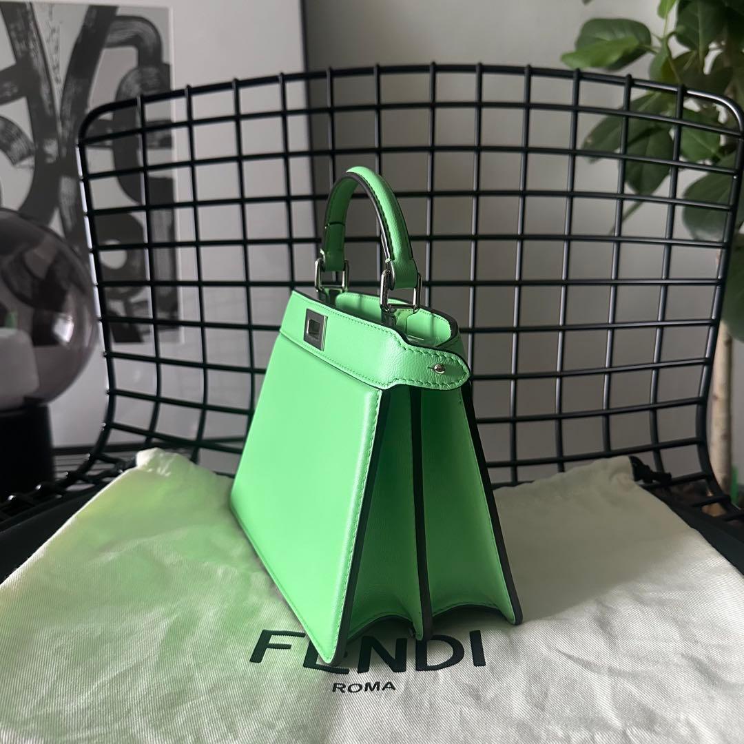新品同様 FENDI ピーカブー アイシーユー プチ グリーン ショルダーバッグ