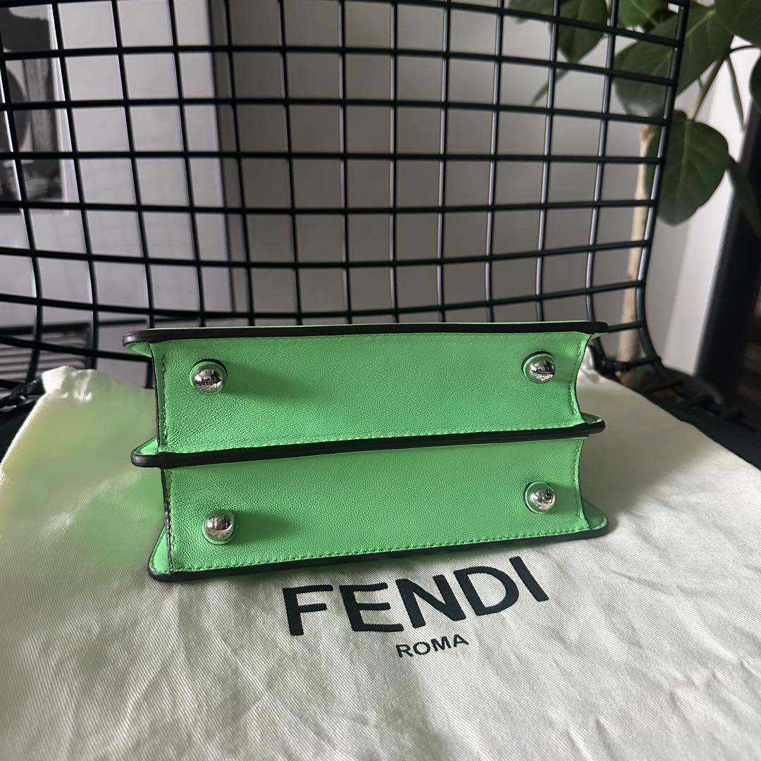 新品同様 FENDI ピーカブー アイシーユー プチ グリーン ショルダーバッグ