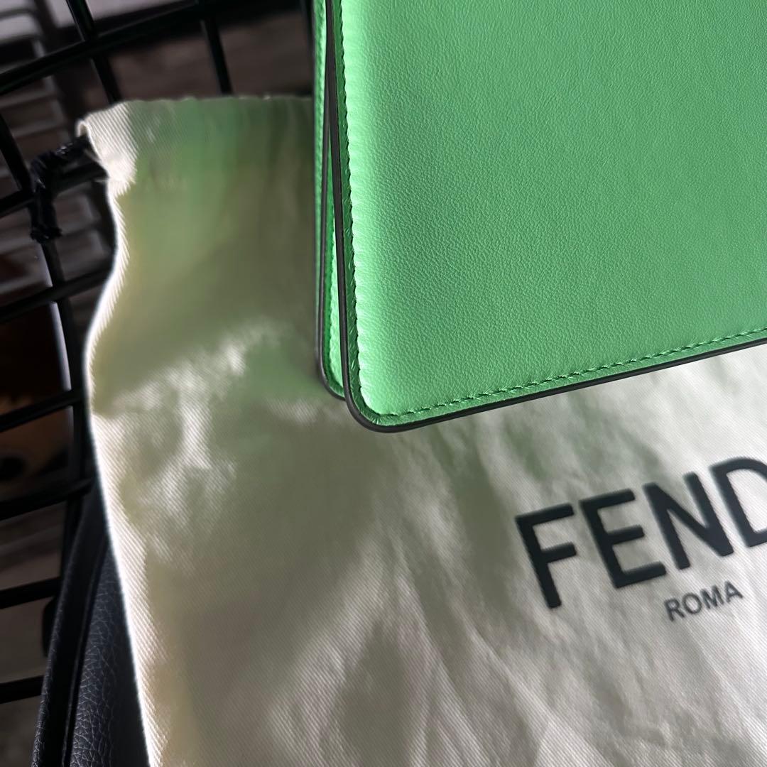 新品同様 FENDI ピーカブー アイシーユー プチ グリーン ショルダーバッグ