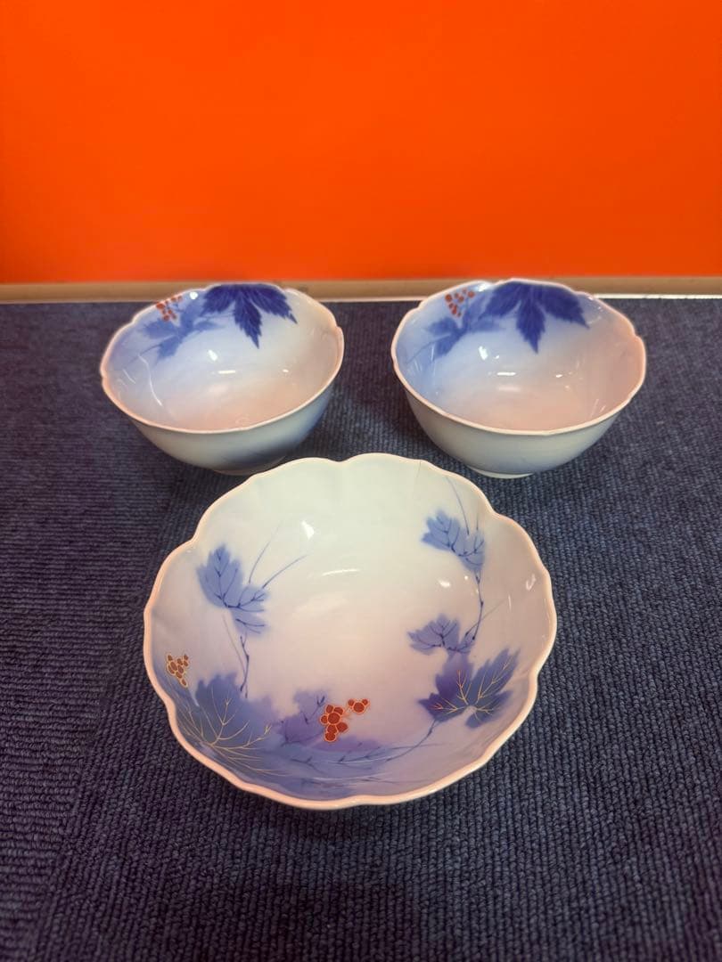1707 深川製磁　染付葡萄絵　花型鉢　3客