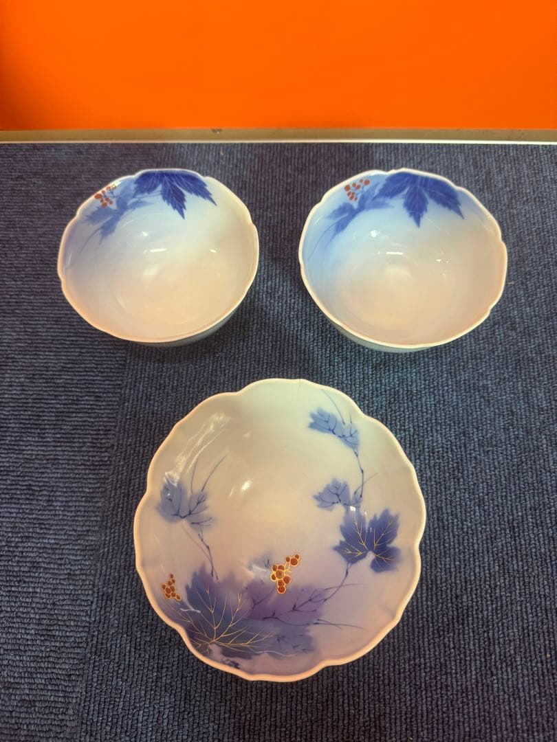 1707 深川製磁　染付葡萄絵　花型鉢　3客