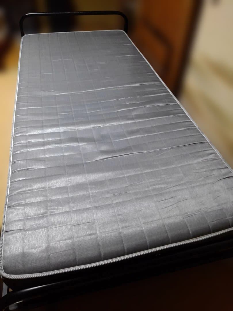 シングルベッド (マットレス付き)