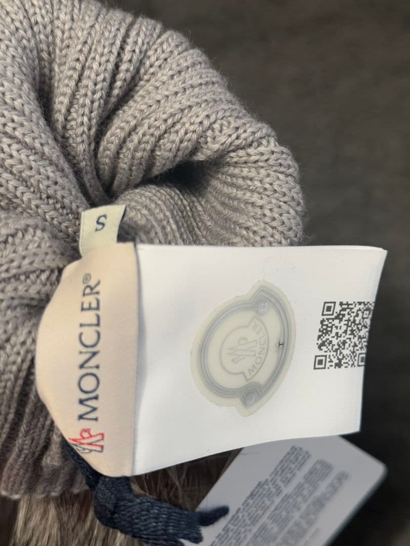 MONCLER　モンクレール　グレー　ニット帽　ビーニー