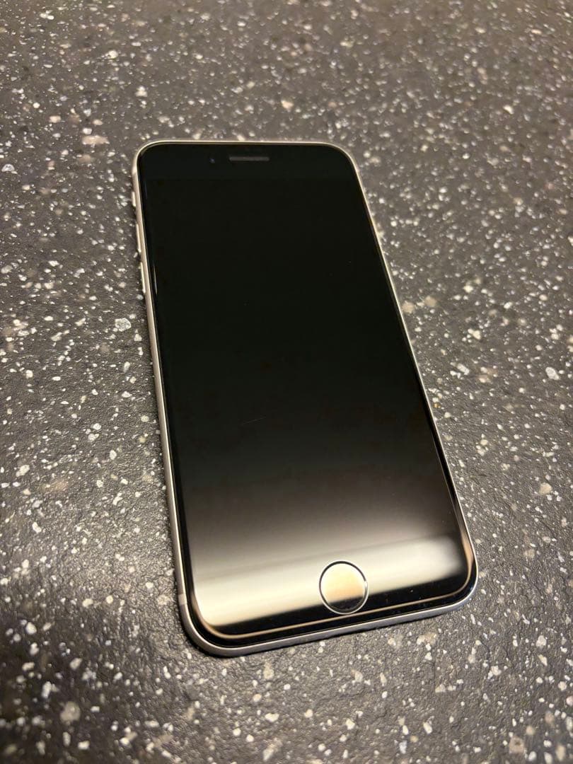 Apple iPhone SE 第3世代　スターライト　128GB