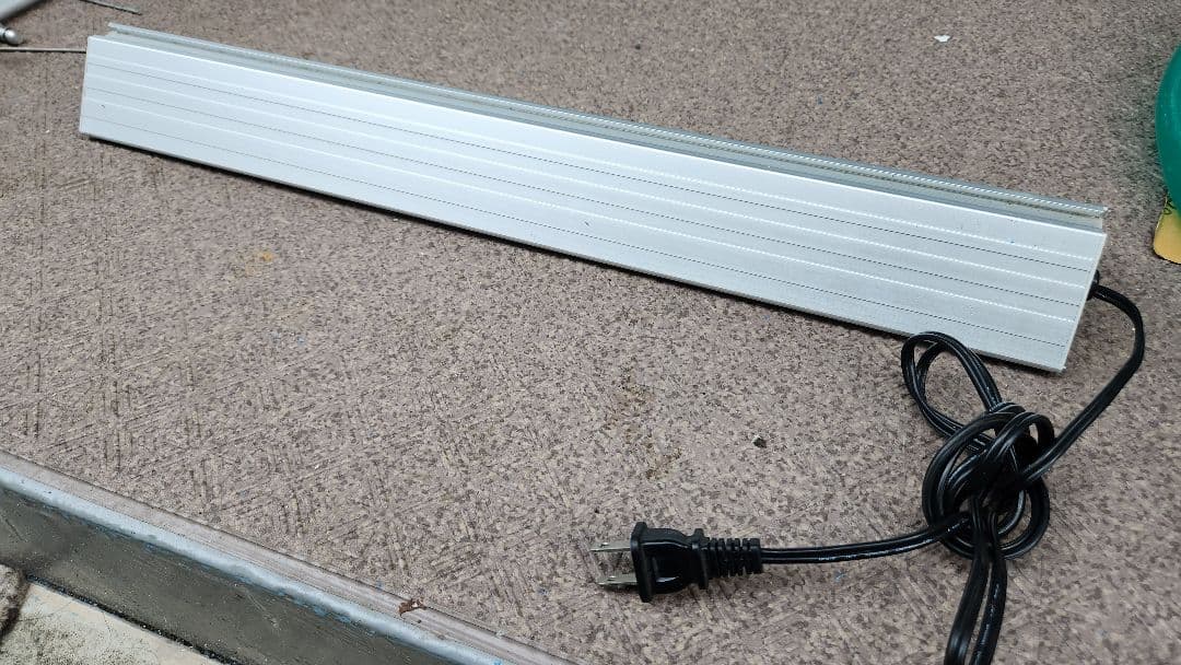 Aqullo LEDトライアングル グロウライト 60cm RGB 付属品一式