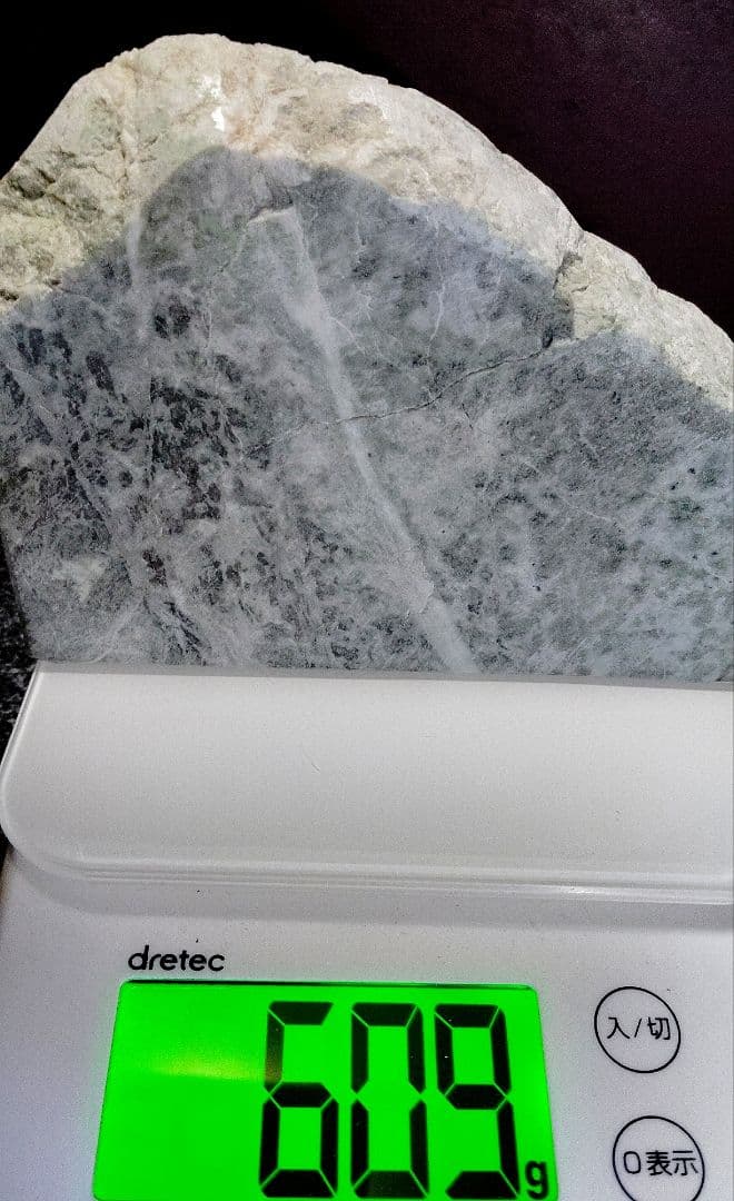 ★翡翠原石★糸魚川硬玉【姫川・転石・川ズレ・スライス0.6kg】