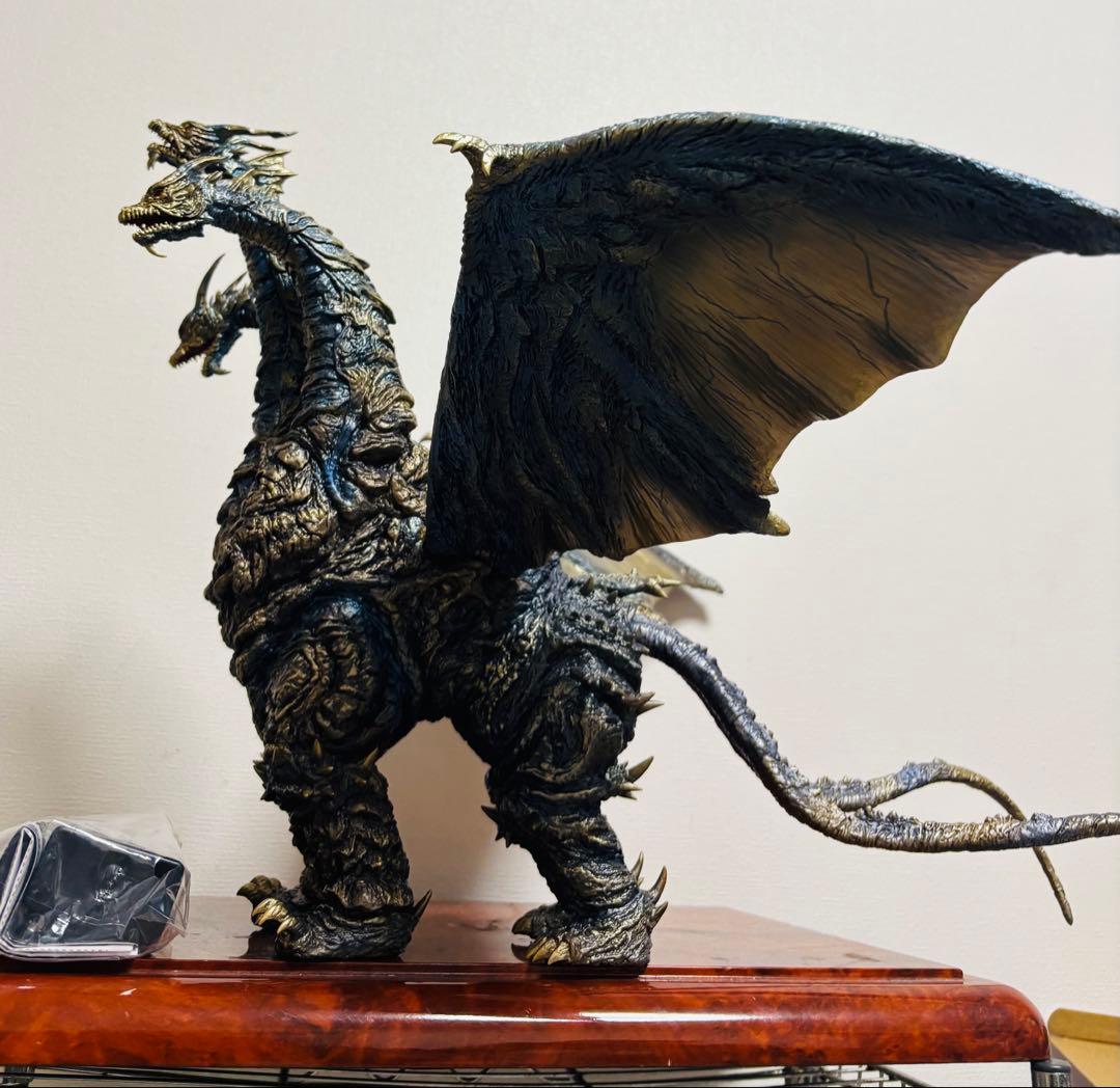 少年リック限定　東宝大怪獣シリーズ　カイザーギドラ　発光ver 最終価格。