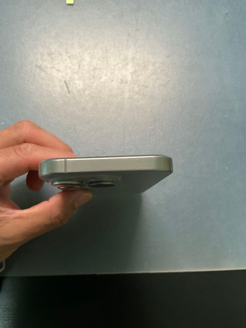 iPhone 15 Pro 256g ナチュラルチタニウム　純正ケース付