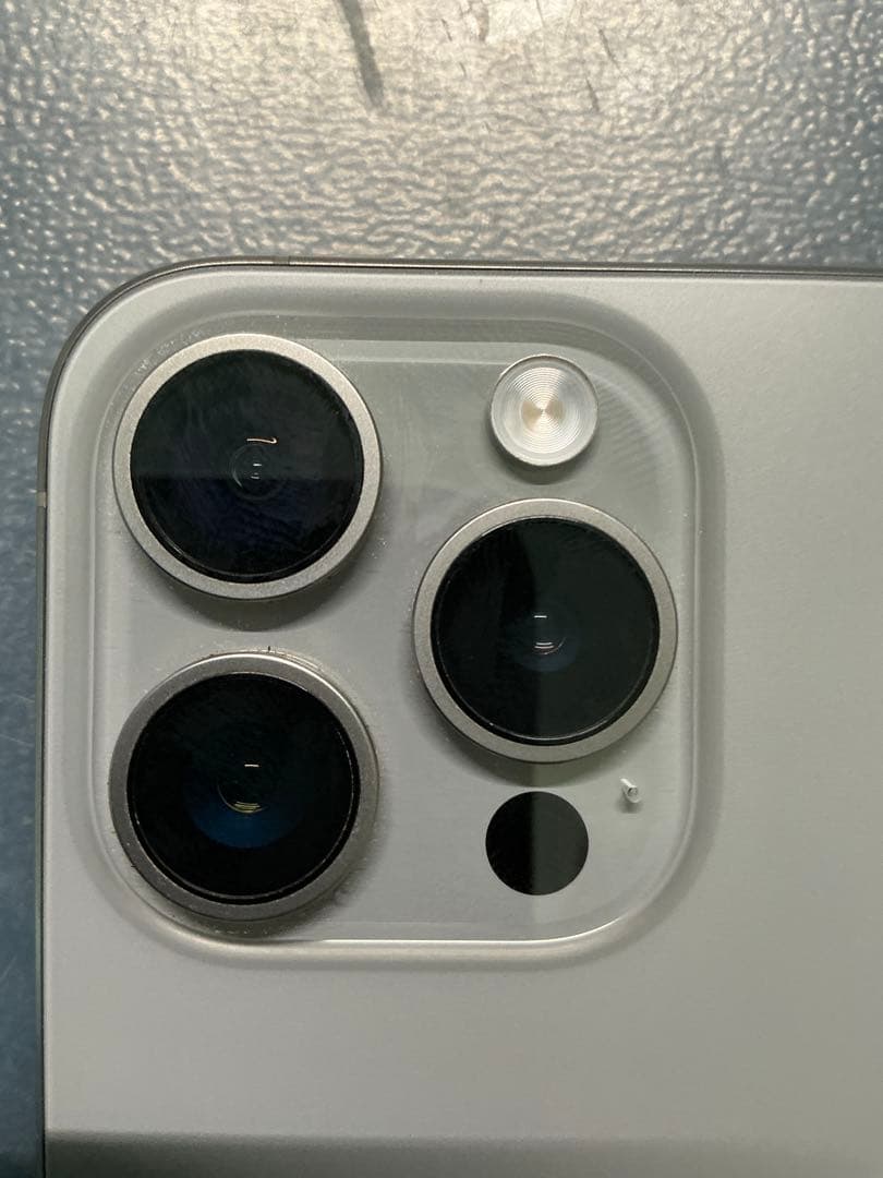 iPhone 15 Pro 256g ナチュラルチタニウム　純正ケース付