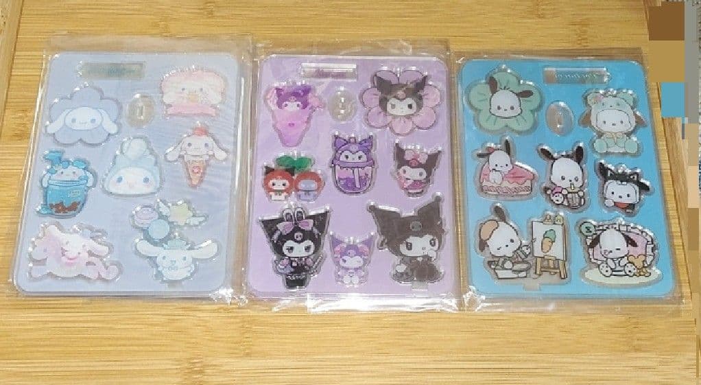 サンリオ スタンドとキーホルダーが作れるアクリル